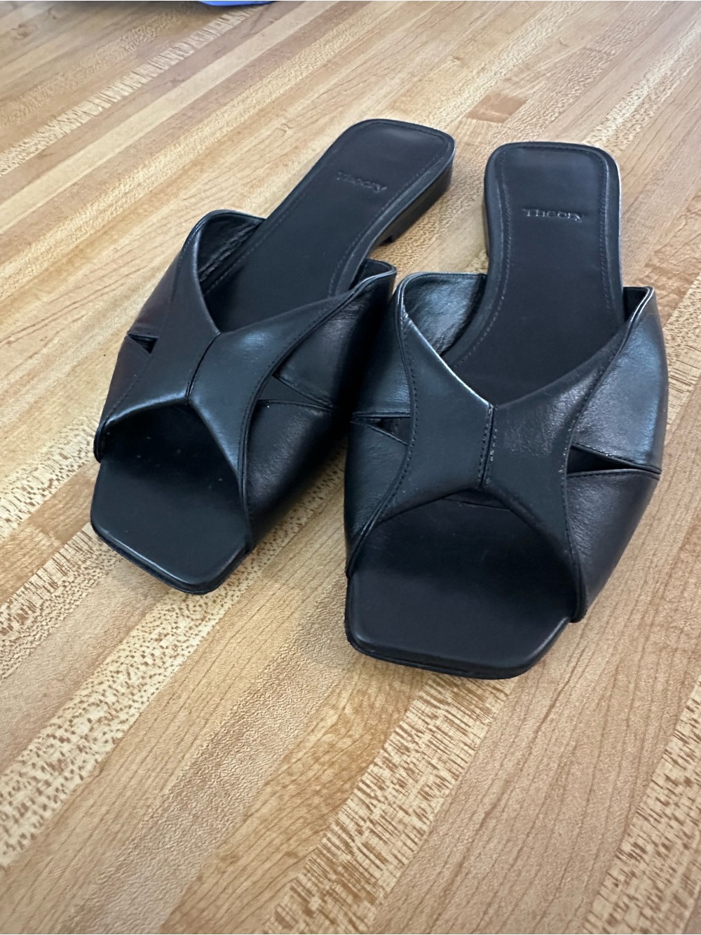 Theory black leather sandals EU 39